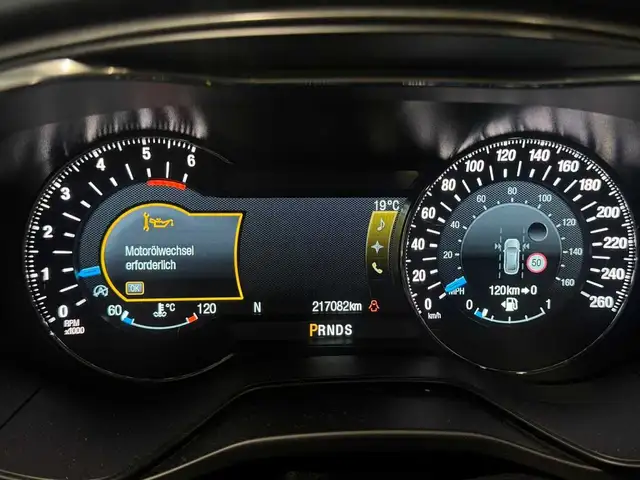 Ford Mondeo view 11