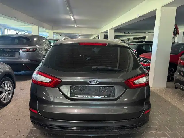 Ford Mondeo view 4