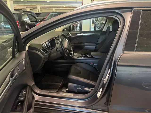 Ford Mondeo view 7