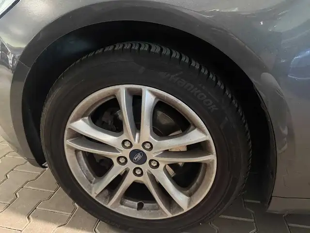 Ford Mondeo view 5