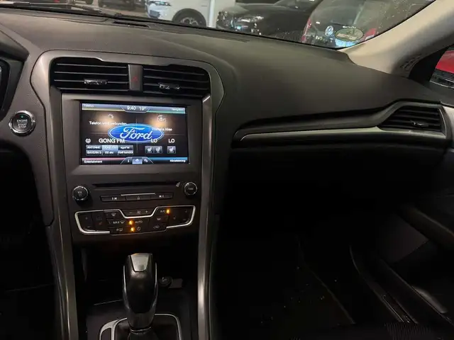 Ford Mondeo view 9