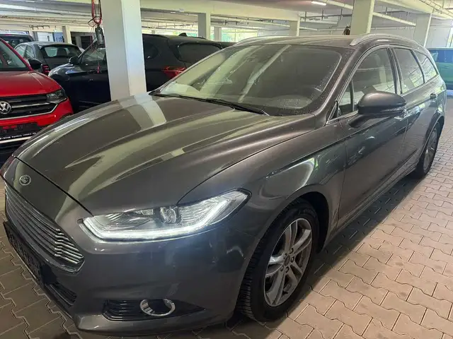 Ford Mondeo view 3