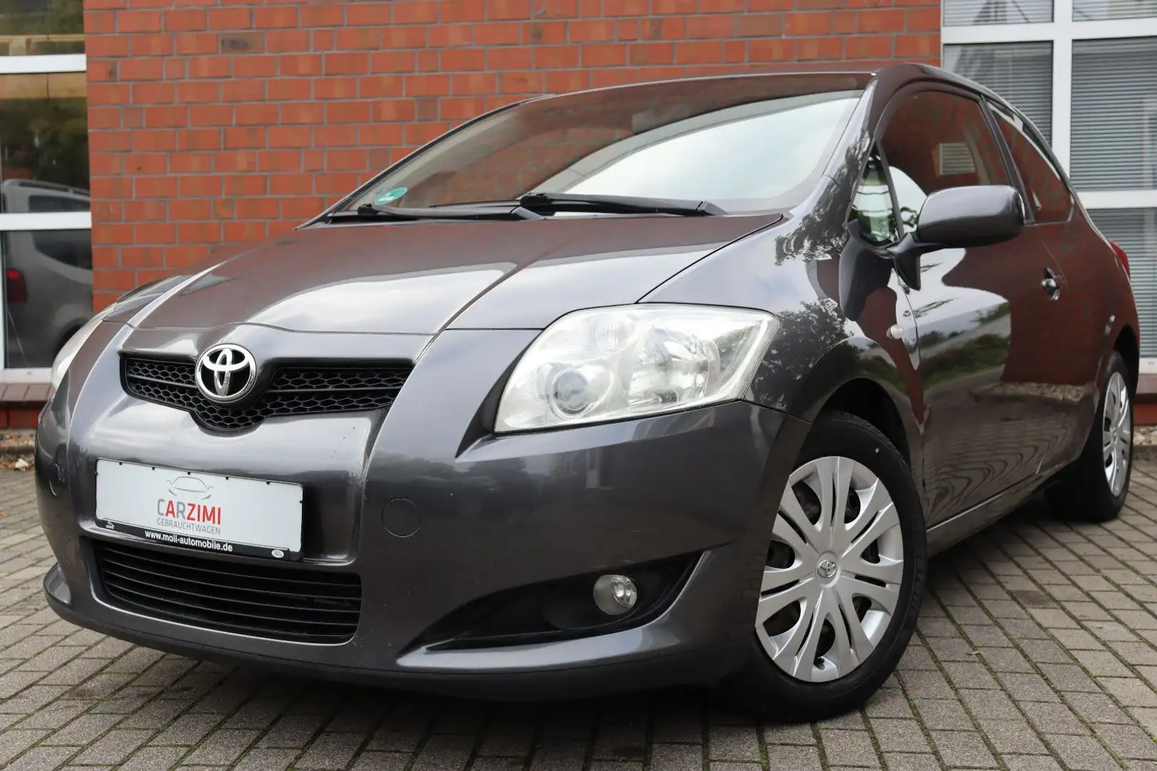 Toyota Auris 1.6 Sol Klimaauto. PDC Grau - 1