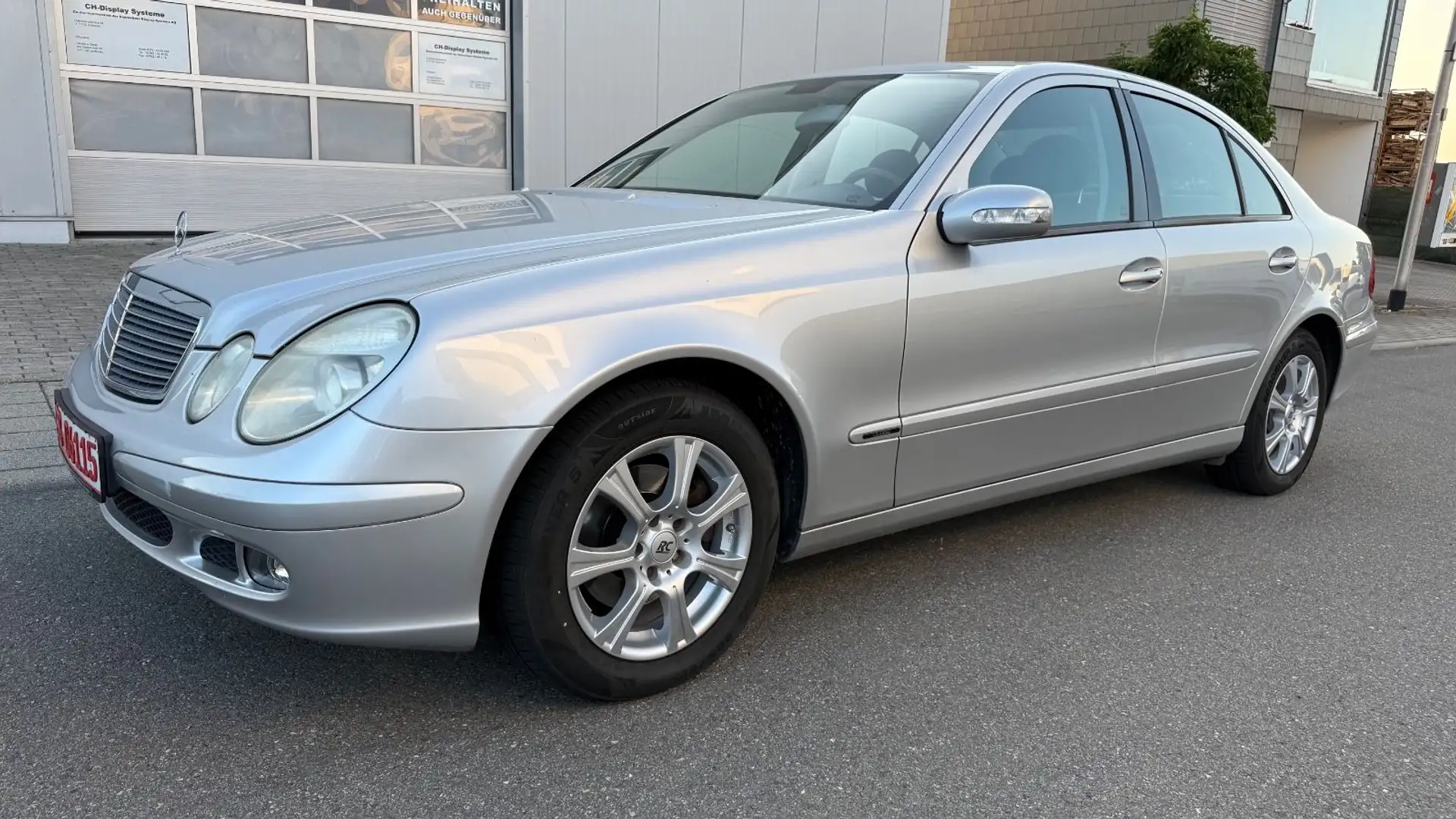 Mercedes-Benz E 200 KOMPRESSOR AUTOMATIK TÜV,WENIG-KM,KLIMA - 1