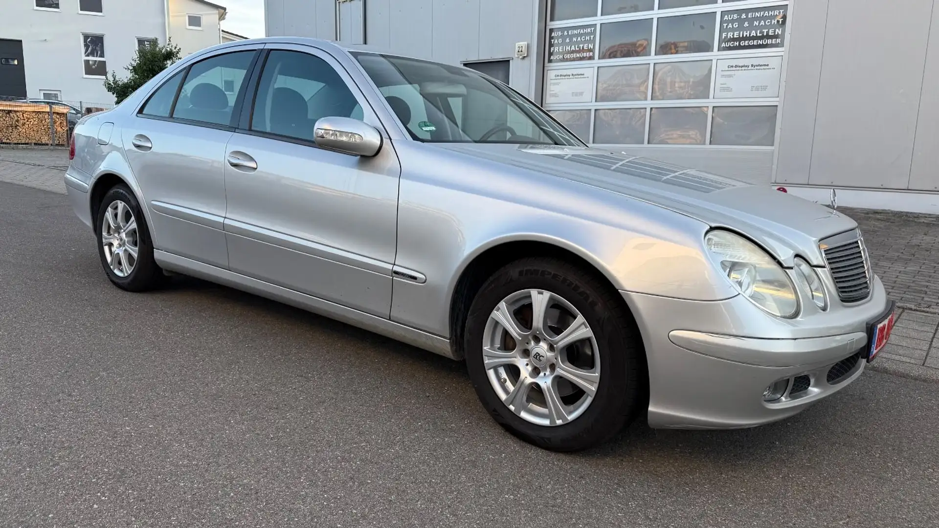 Mercedes-Benz E 200 KOMPRESSOR AUTOMATIK TÜV,WENIG-KM,KLIMA - 2