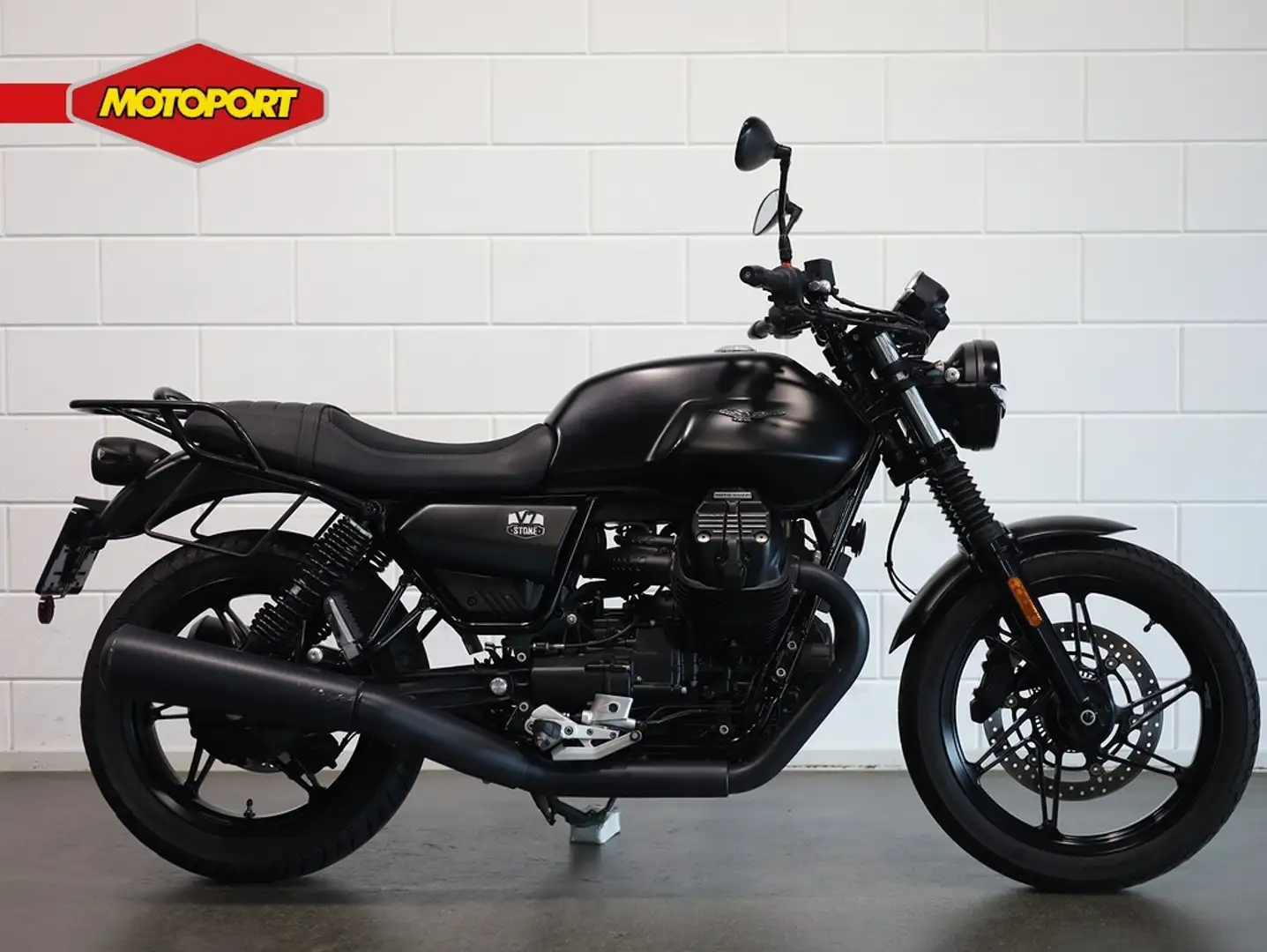Moto Guzzi V 7 Stone Negru - 1