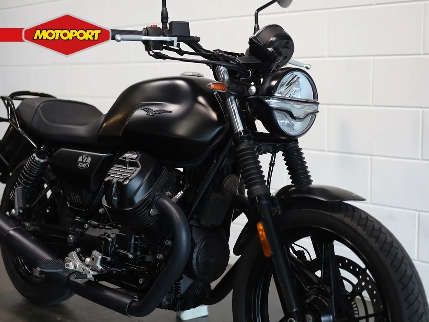 Moto Guzzi V 7 Stone Negru - 2