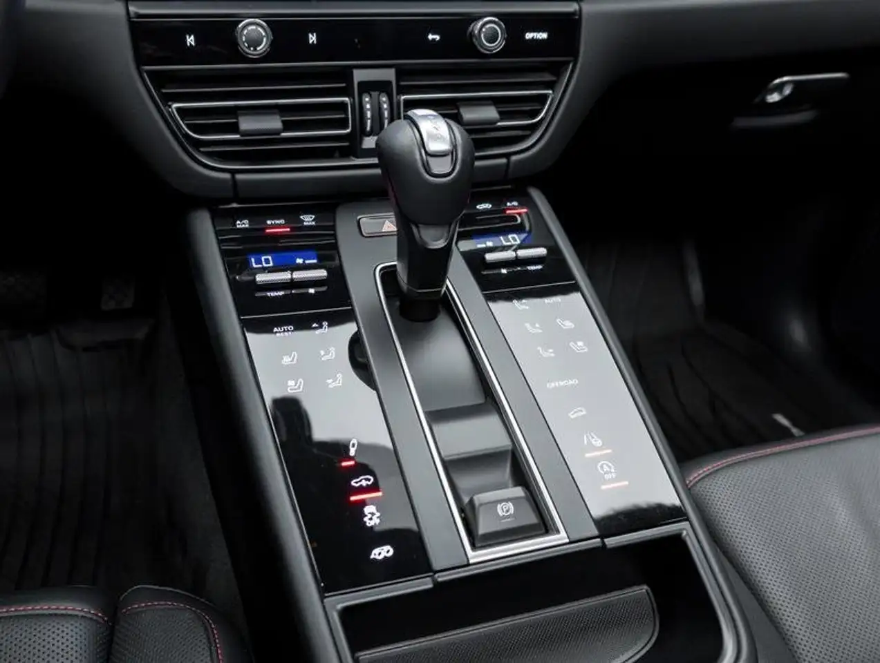 Porsche Macan photo Porsche Macan