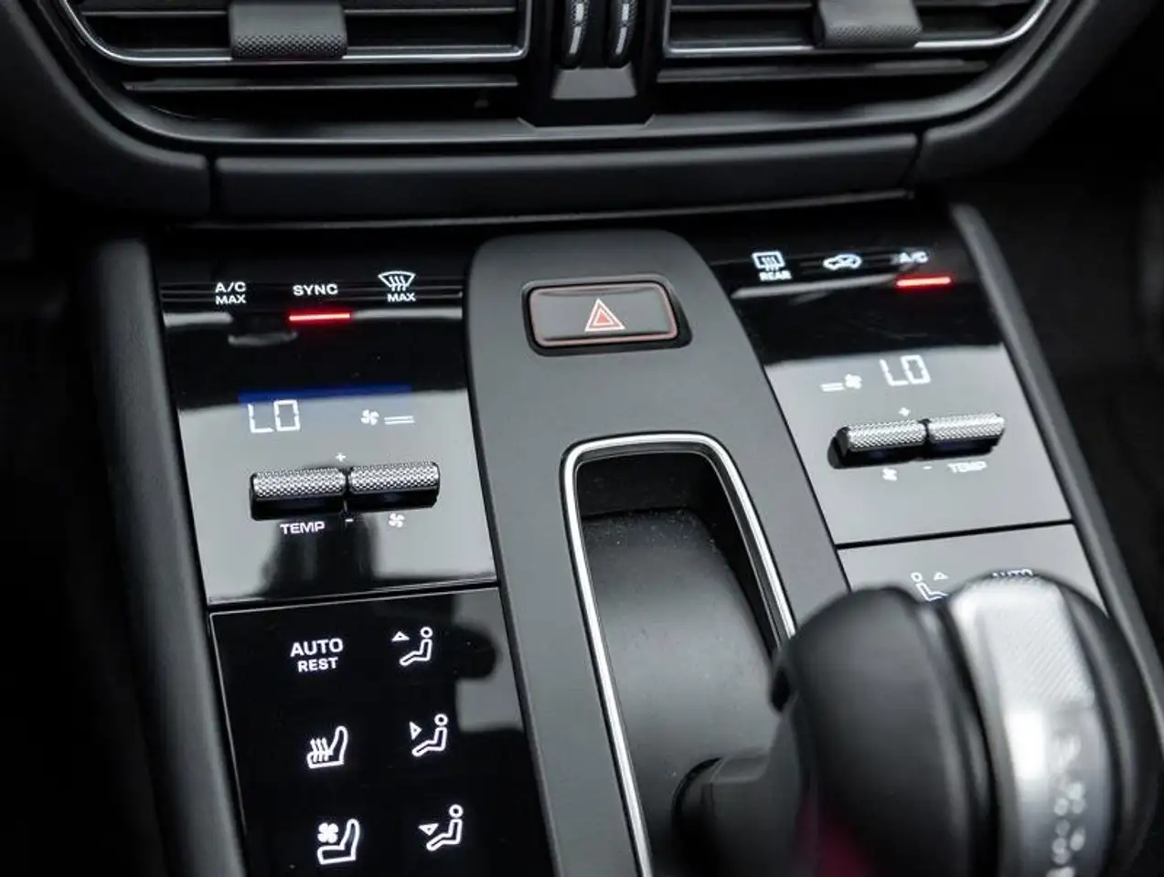 Porsche Macan photo Porsche Macan