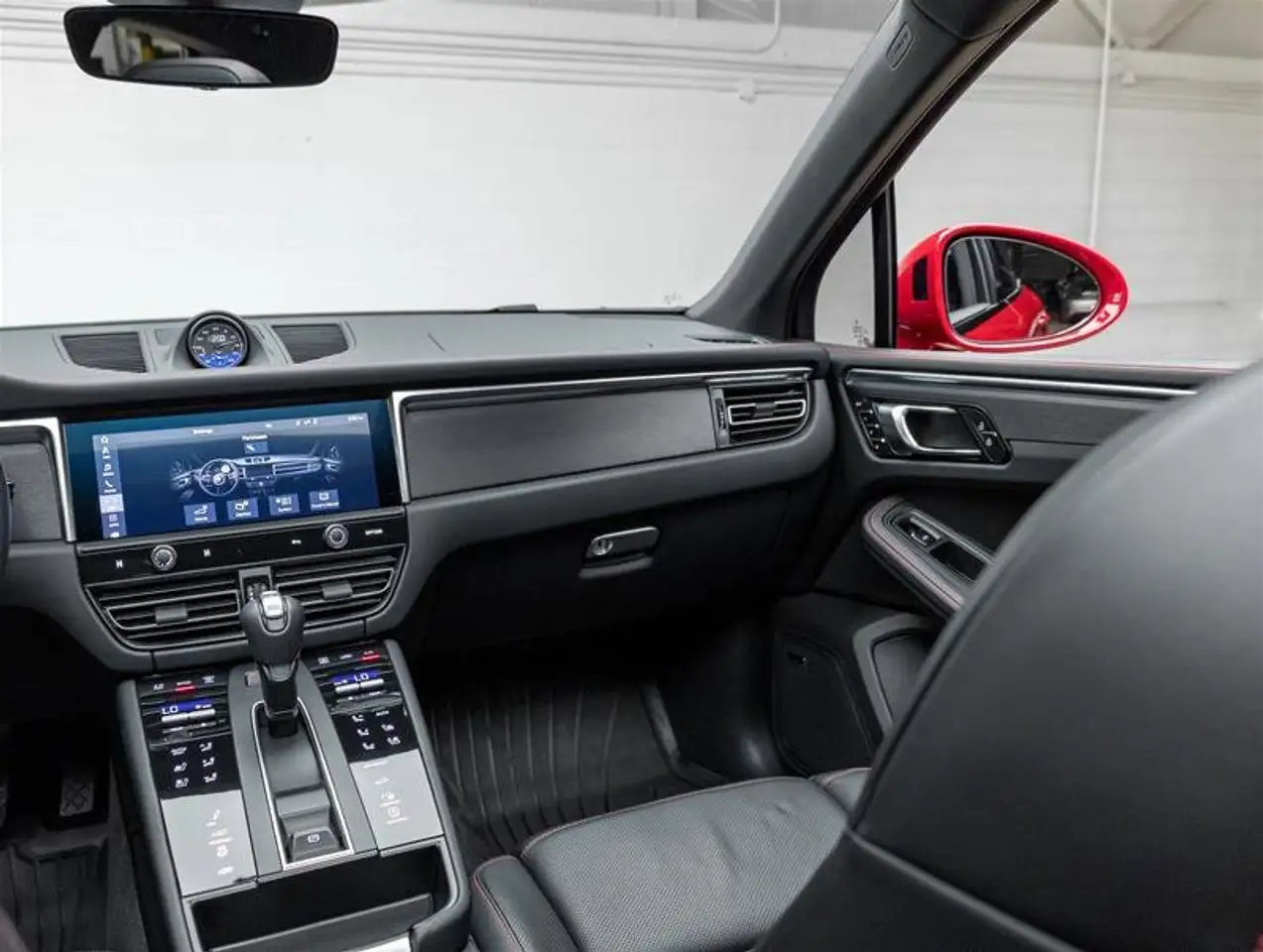 Porsche Macan photo Porsche Macan