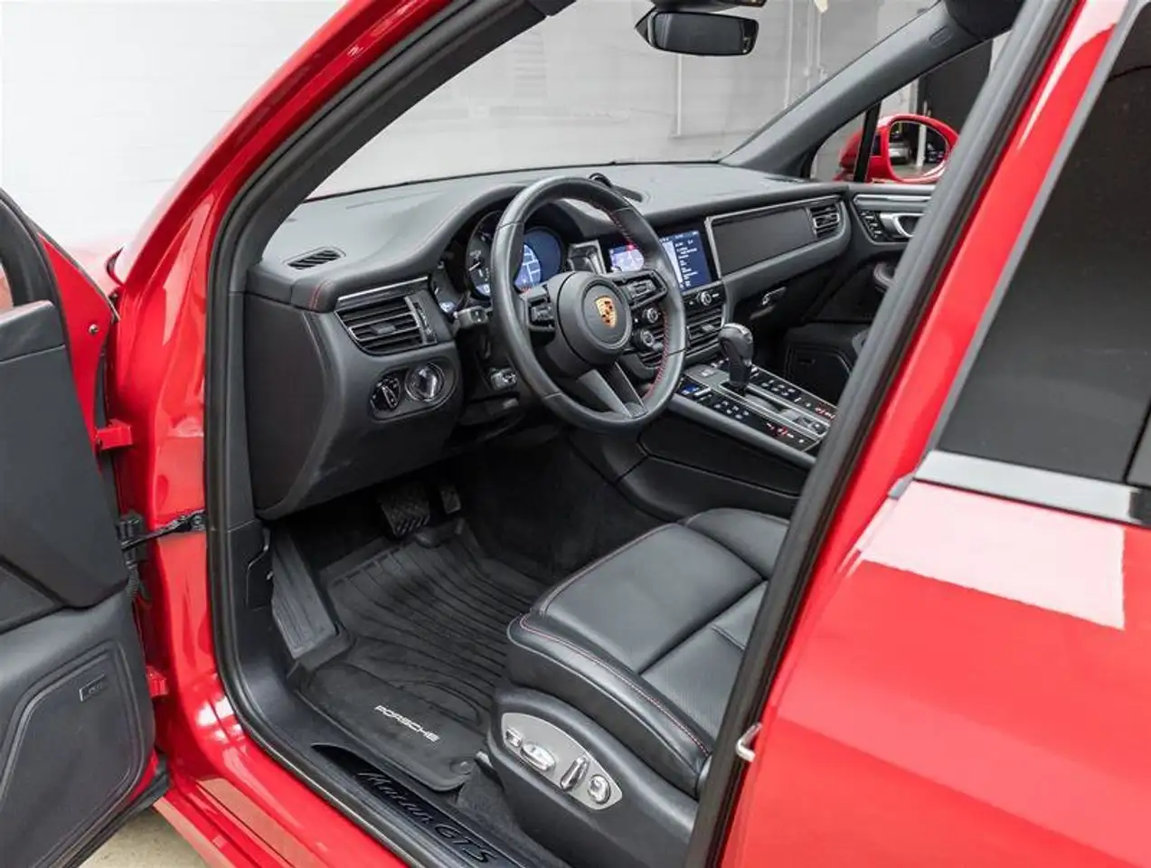 Porsche Macan photo Porsche Macan