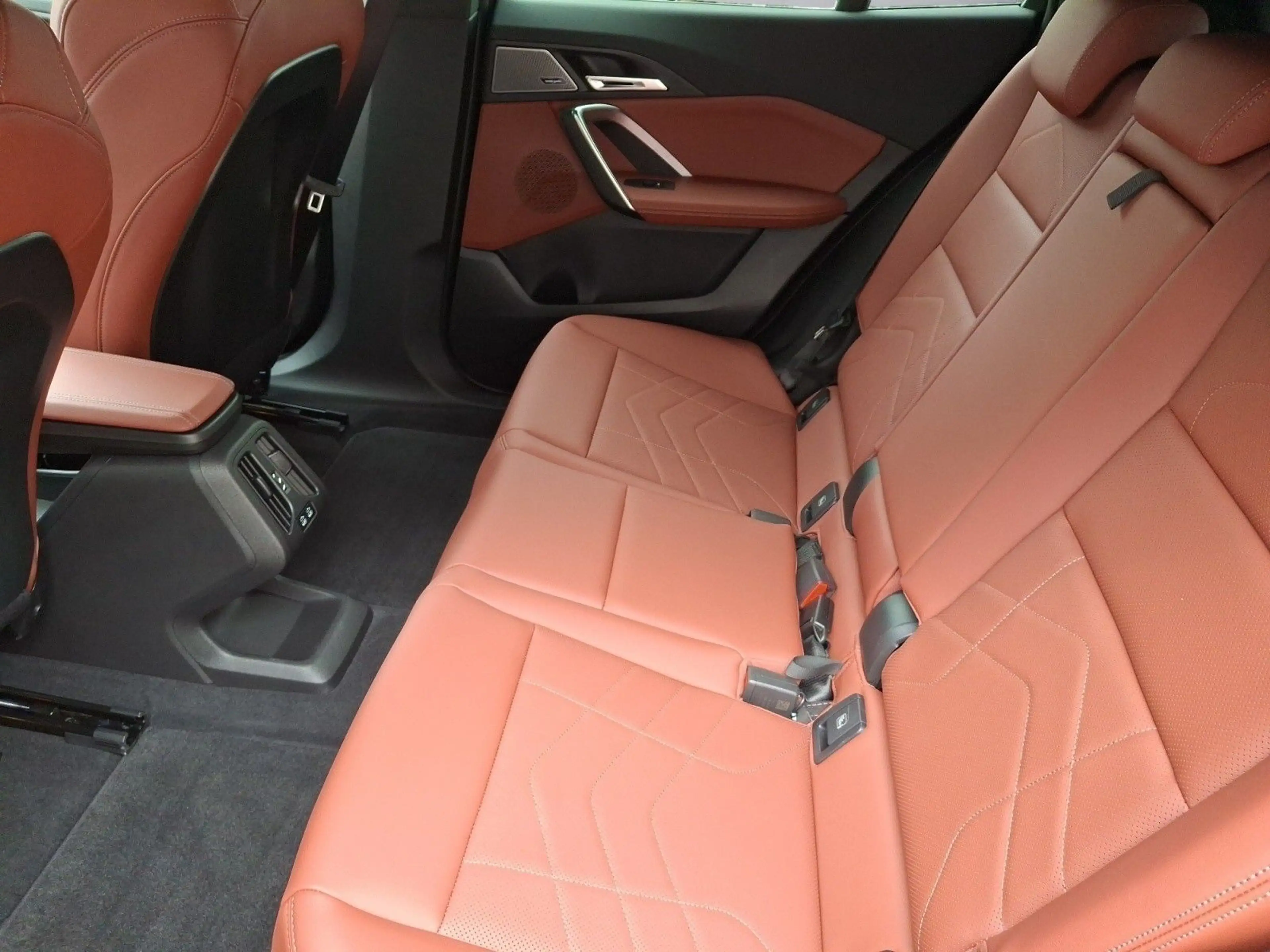 BMW iX2 ix2 xDrive30 M Sportpaket Head-Up AHK Sportsitze — photo 15