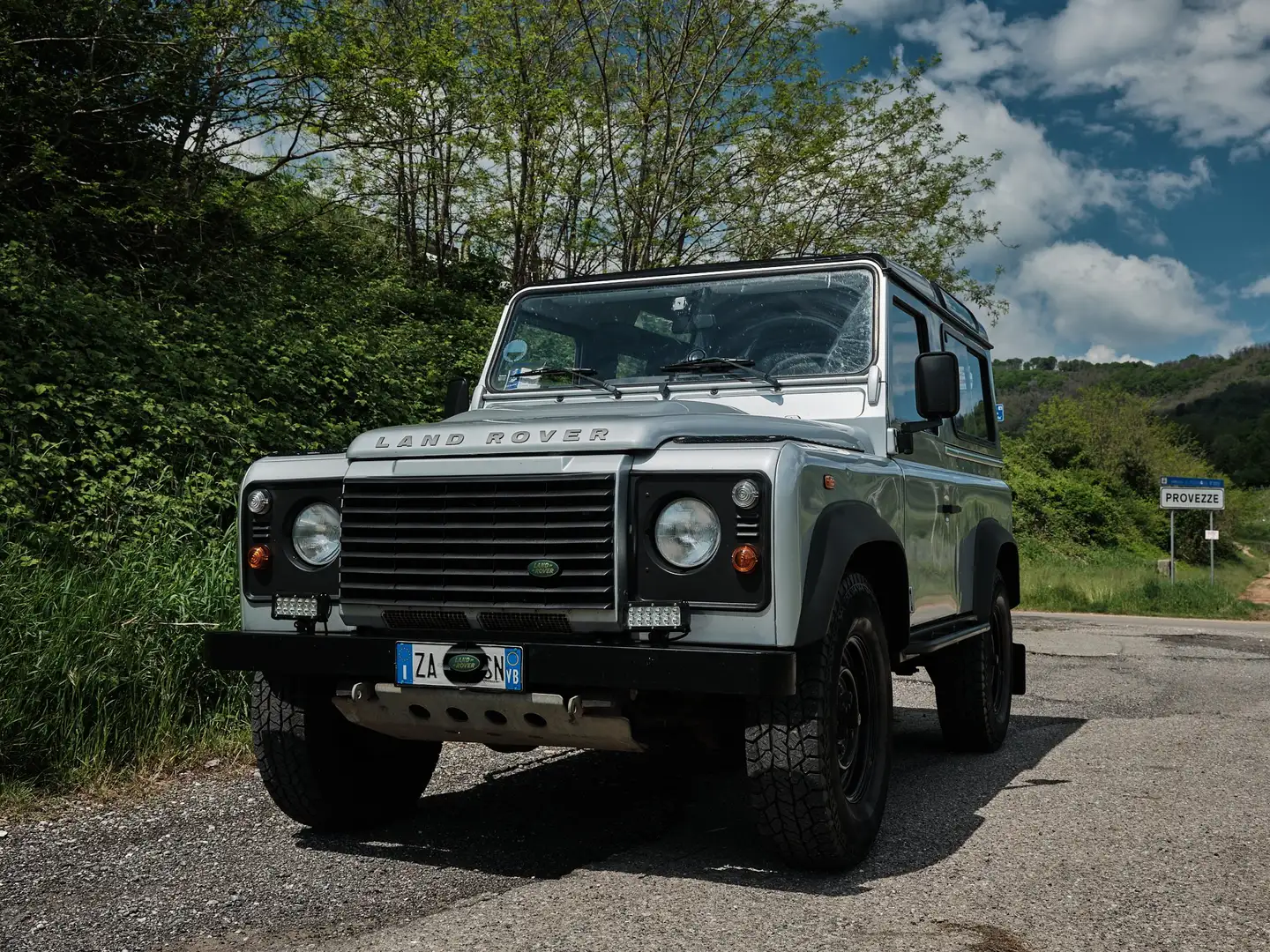 Land Rover Defender Defender VI 2007 90 90 2.4 td E SW Grigio - 2