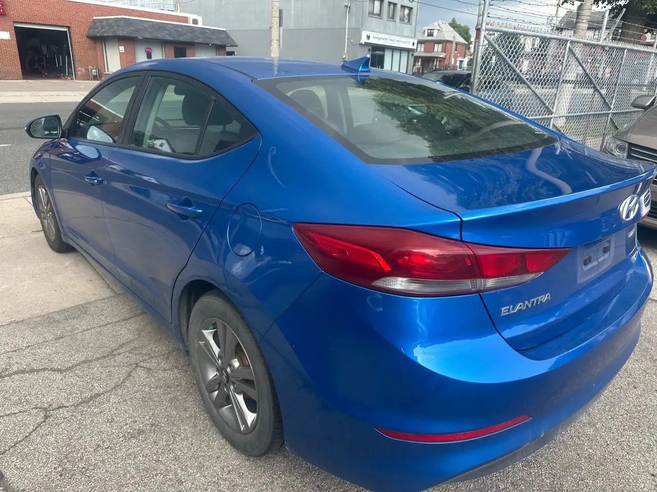 Hyundai ELANTRA photo Hyundai ELANTRA