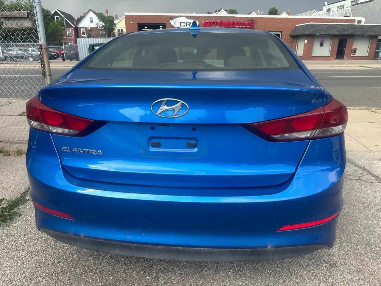 Hyundai ELANTRA photo Hyundai ELANTRA