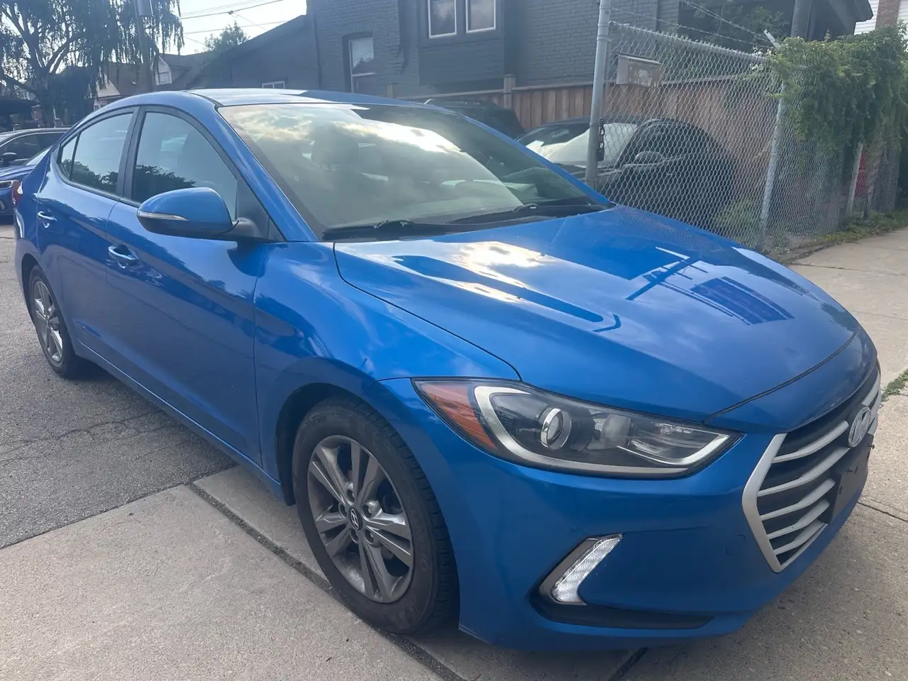 Hyundai ELANTRA photo Hyundai ELANTRA