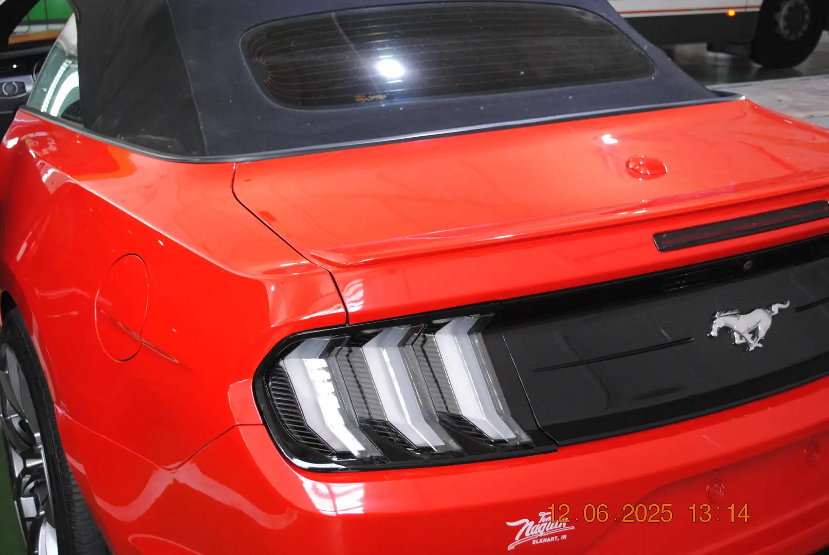 Ford Mustang Mustang Convertible 2.3 EcoBoost Aut. Rojo - 2