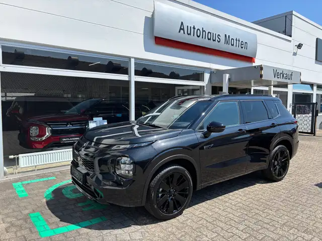 Mitsubishi Outlander Outlander Plug-In Hybrid 2.4 4WD Plug-In Hybrid BLACK