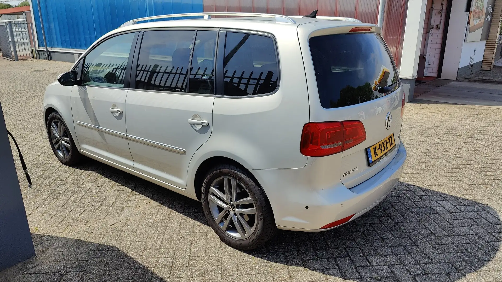 Volkswagen Touran 1.4 TSI Highline DSG, Leer, Pano, Navi, PDC. Grijs - 2