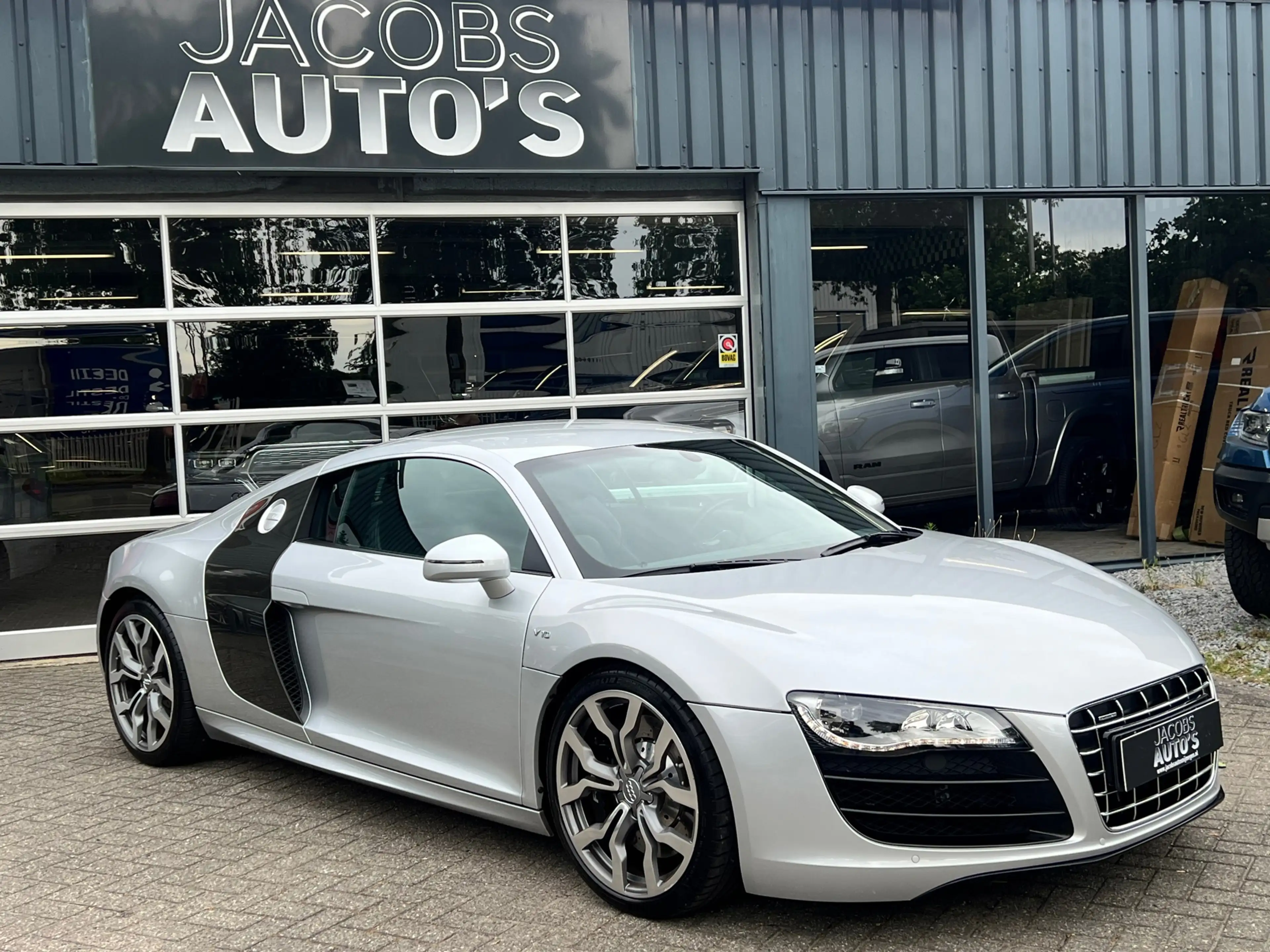 Audi R8 5.2 FSI quattro — photo 4
