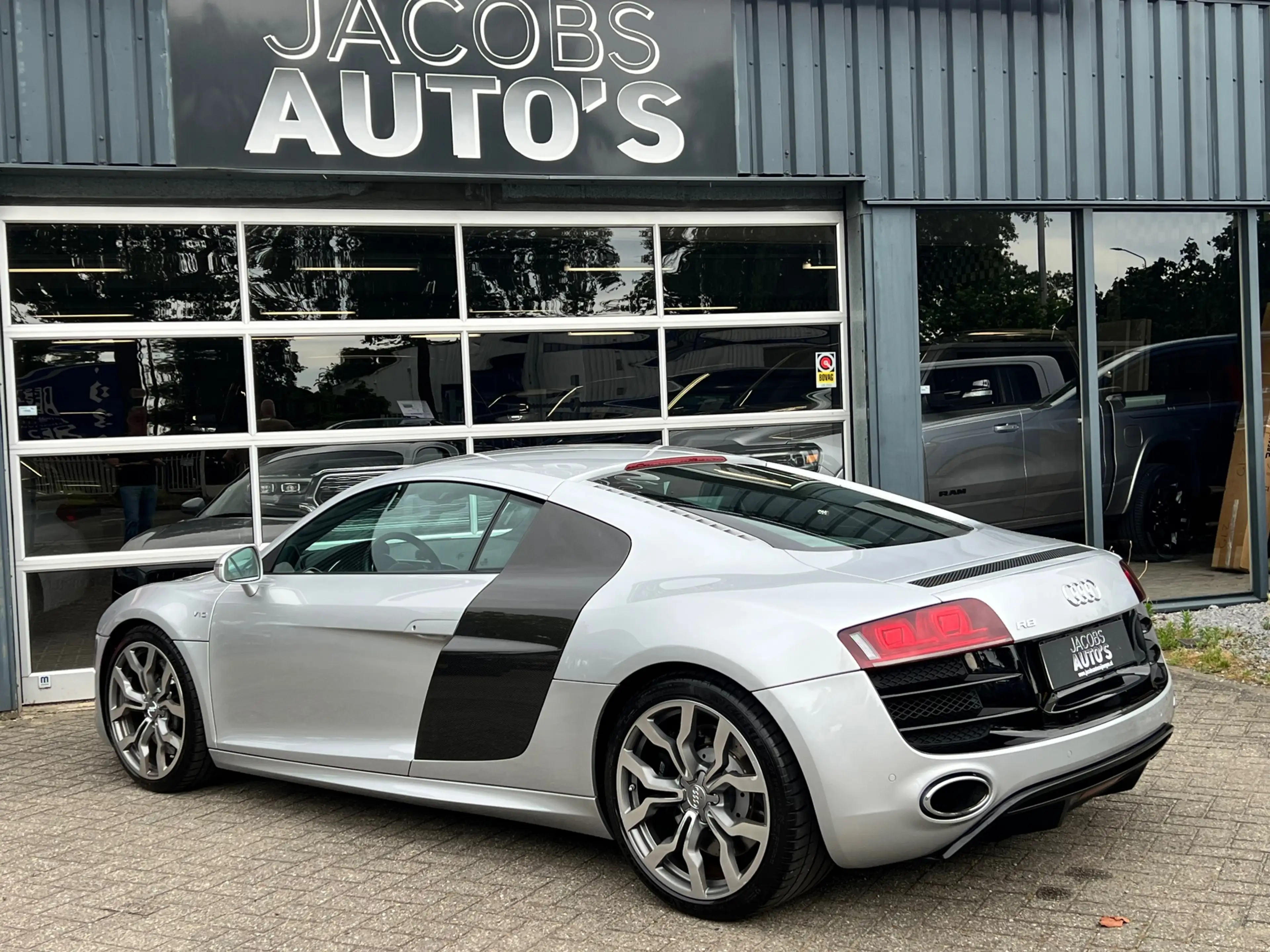 Audi R8 5.2 FSI quattro — photo 8
