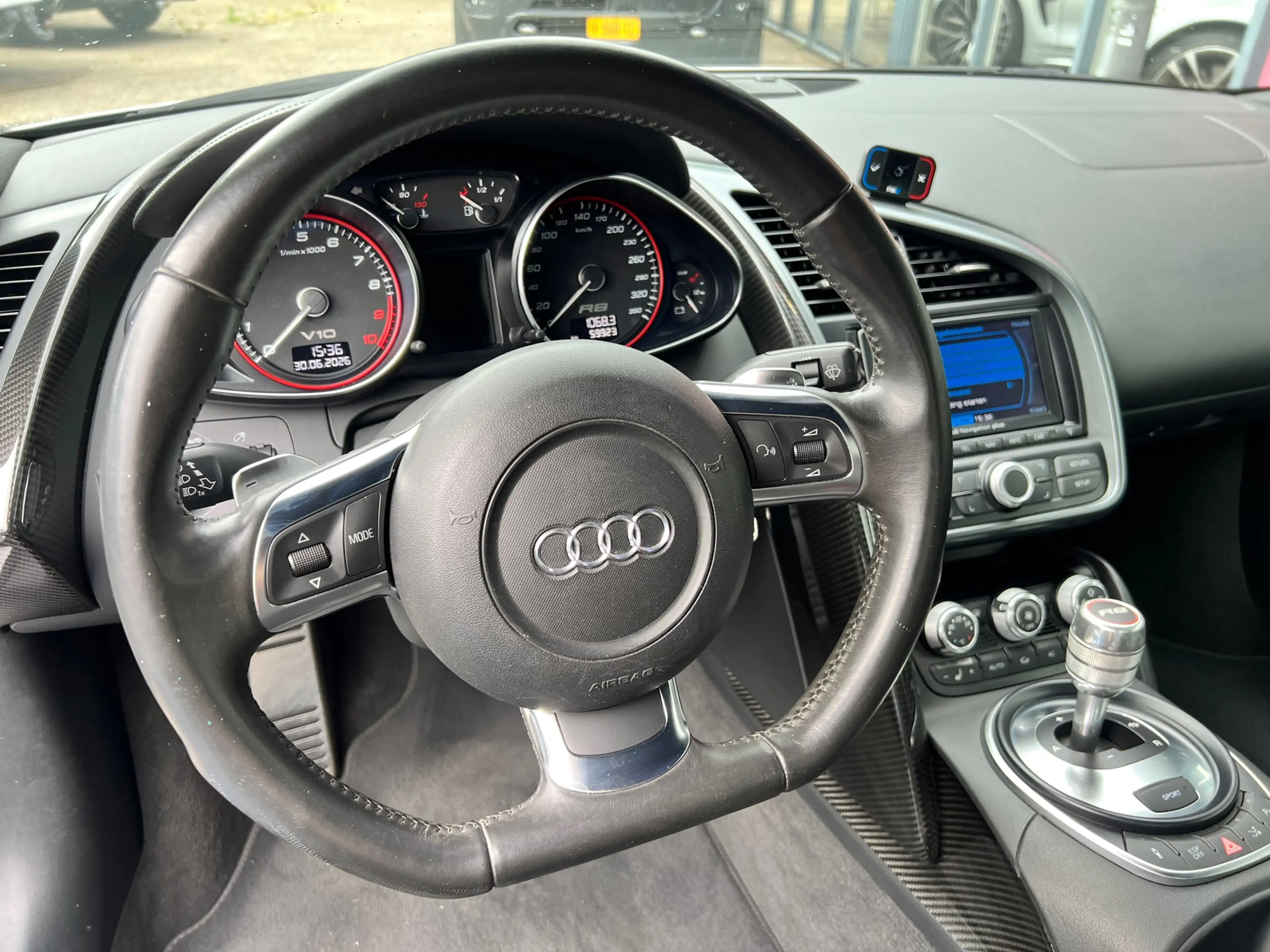 Audi R8 5.2 FSI quattro — photo 11