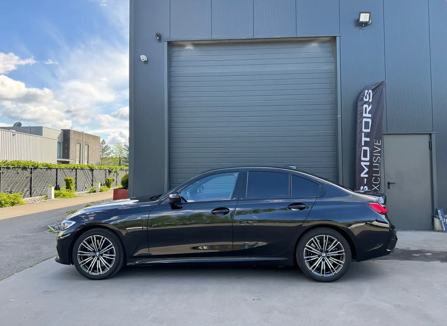 BMW 330 E-HYBRID / MPACK / INDIVIDUAL /XTRABOOST/GARANTIE Noir - 2