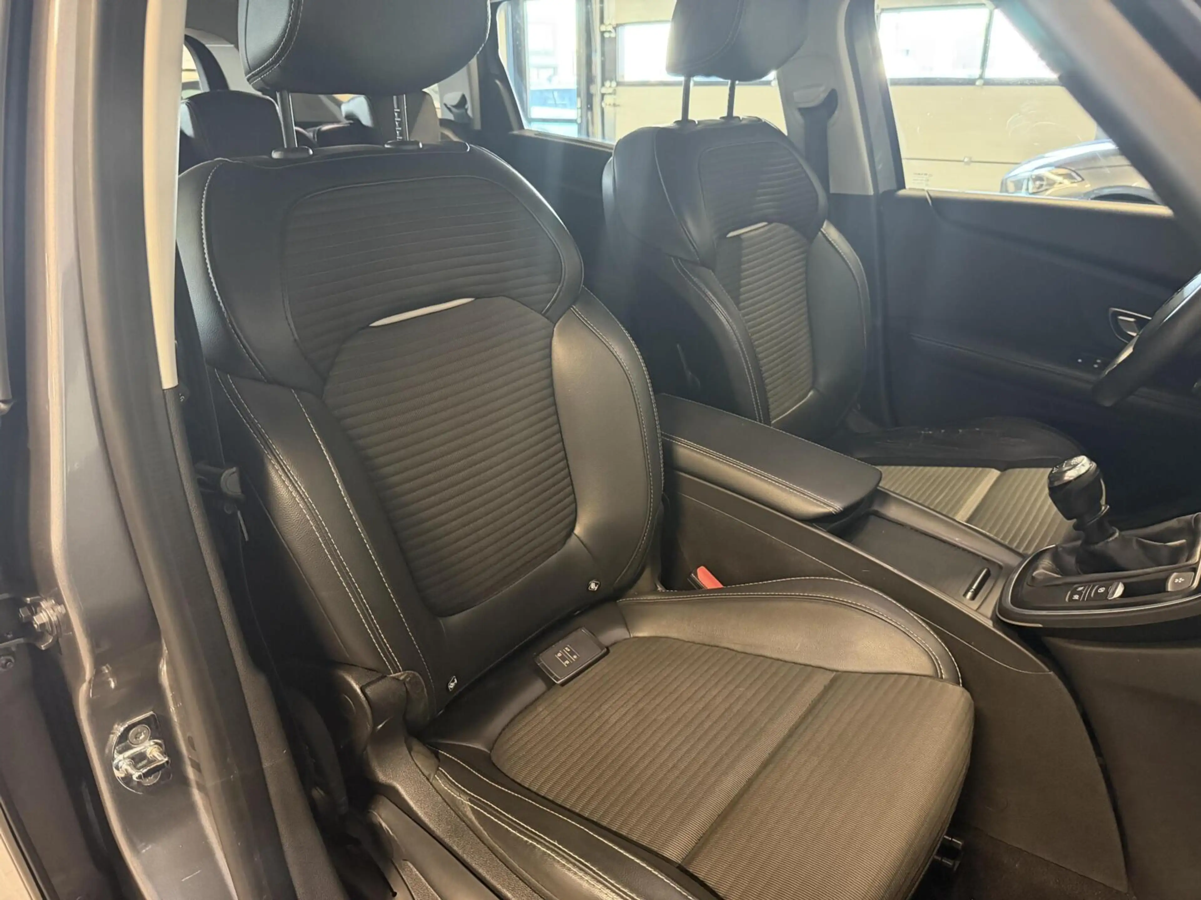 Renault Grand Scenic 1.2 TCe Intens 7 Persoons Cruise Navi — photo 28