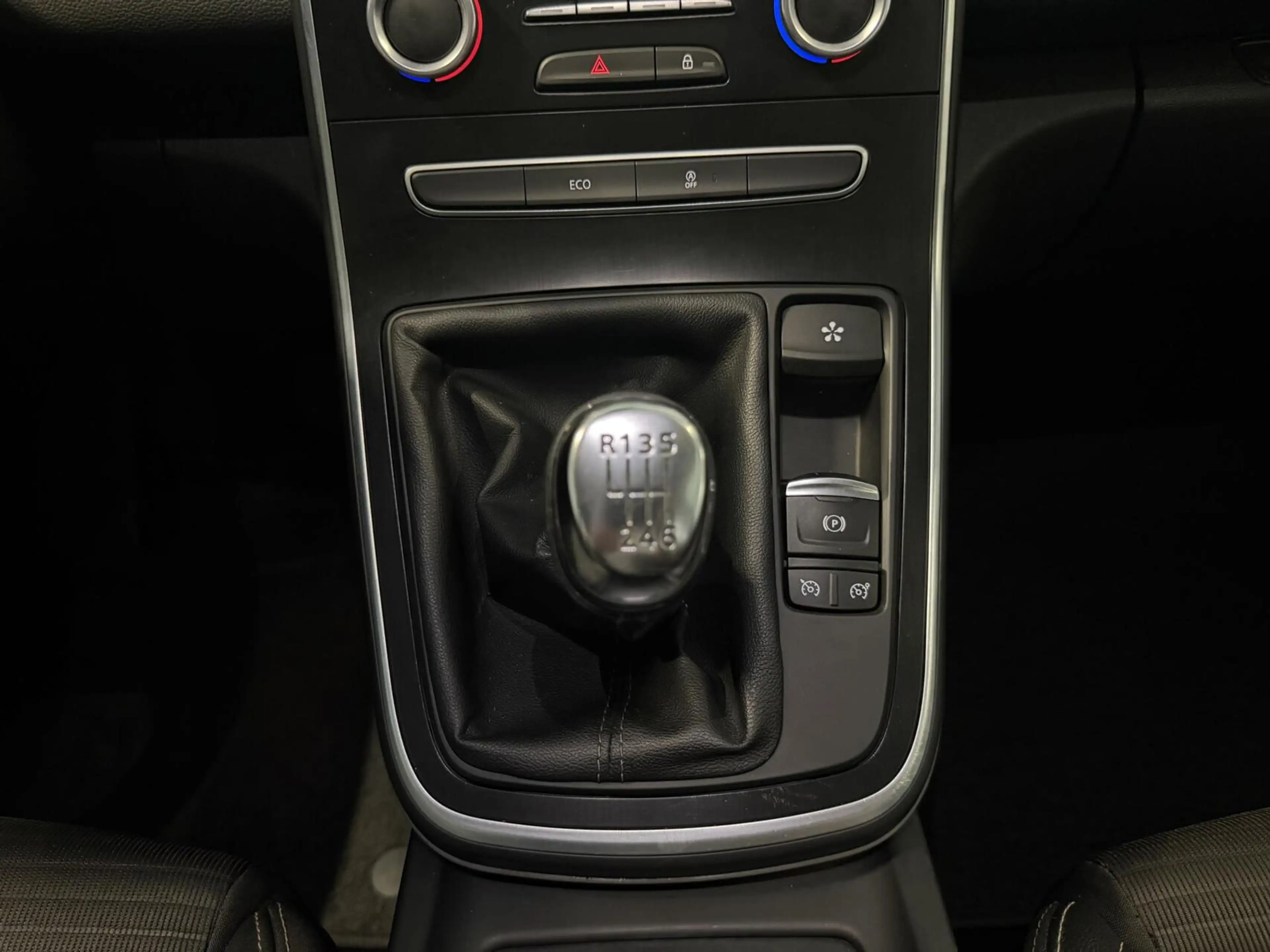 Renault Grand Scenic 1.2 TCe Intens 7 Persoons Cruise Navi — photo 22