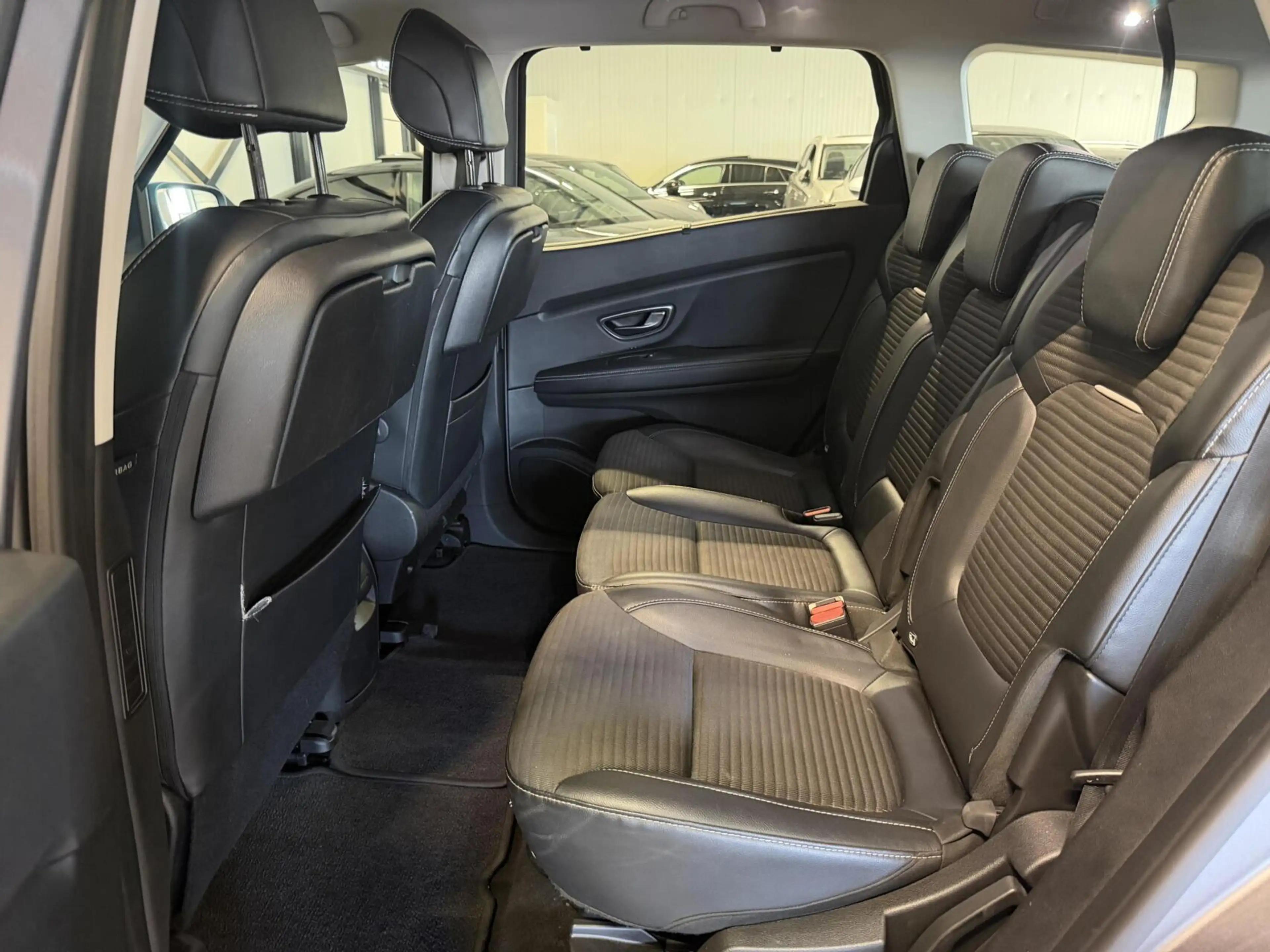 Renault Grand Scenic 1.2 TCe Intens 7 Persoons Cruise Navi — photo 35