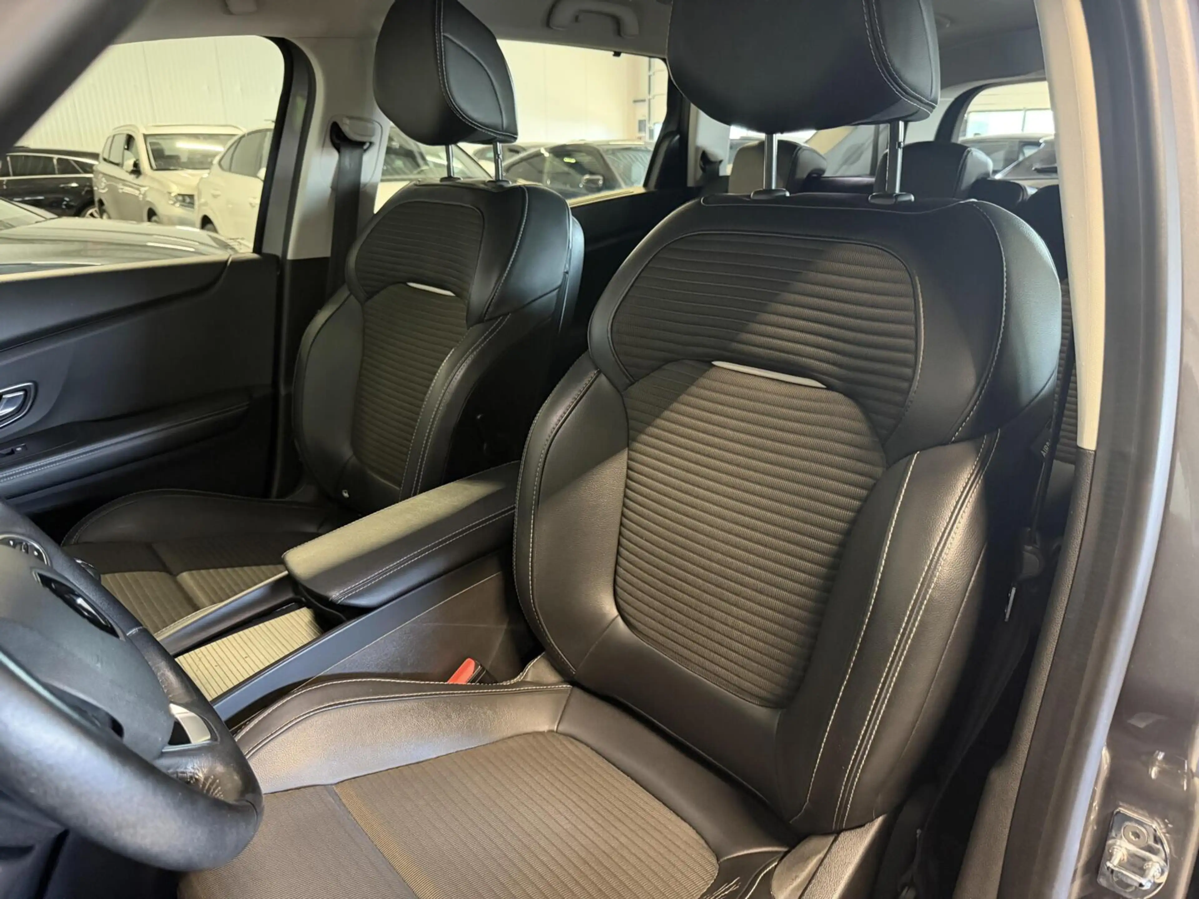 Renault Grand Scenic 1.2 TCe Intens 7 Persoons Cruise Navi — photo 25