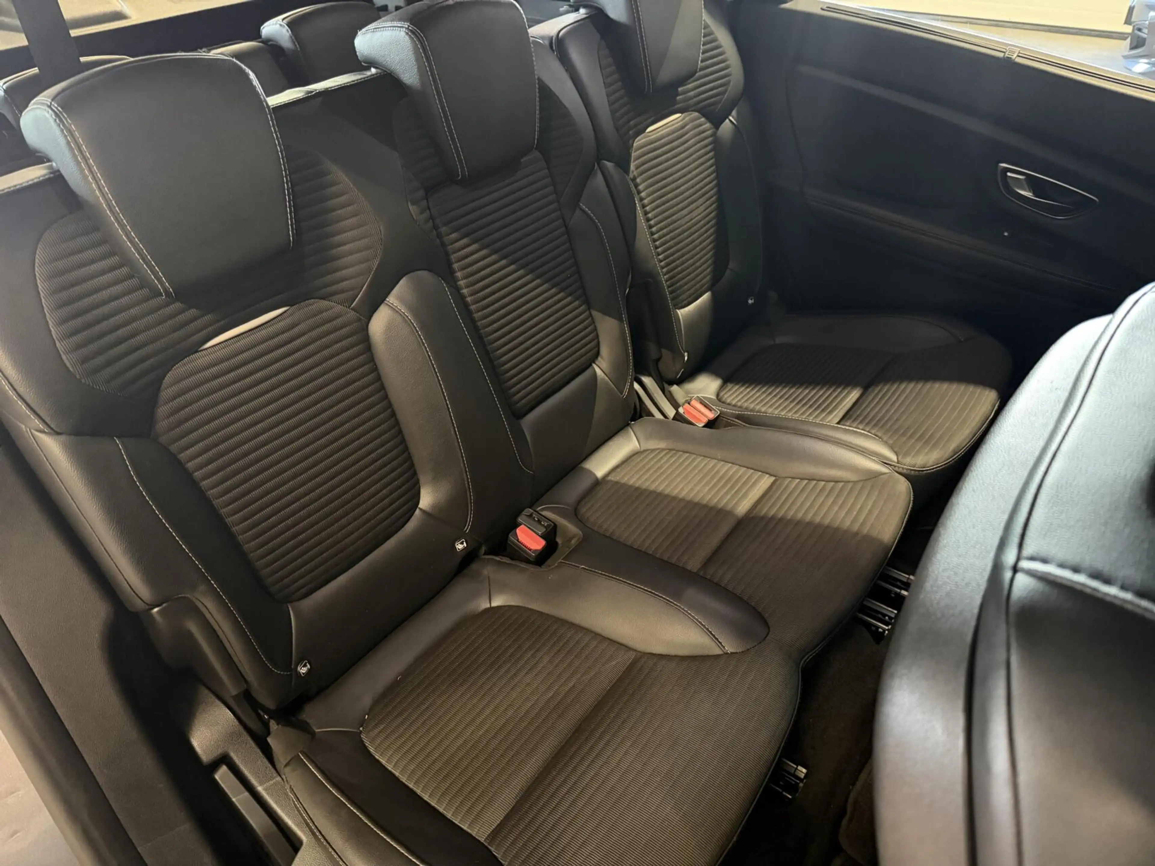 Renault Grand Scenic 1.2 TCe Intens 7 Persoons Cruise Navi — photo 37