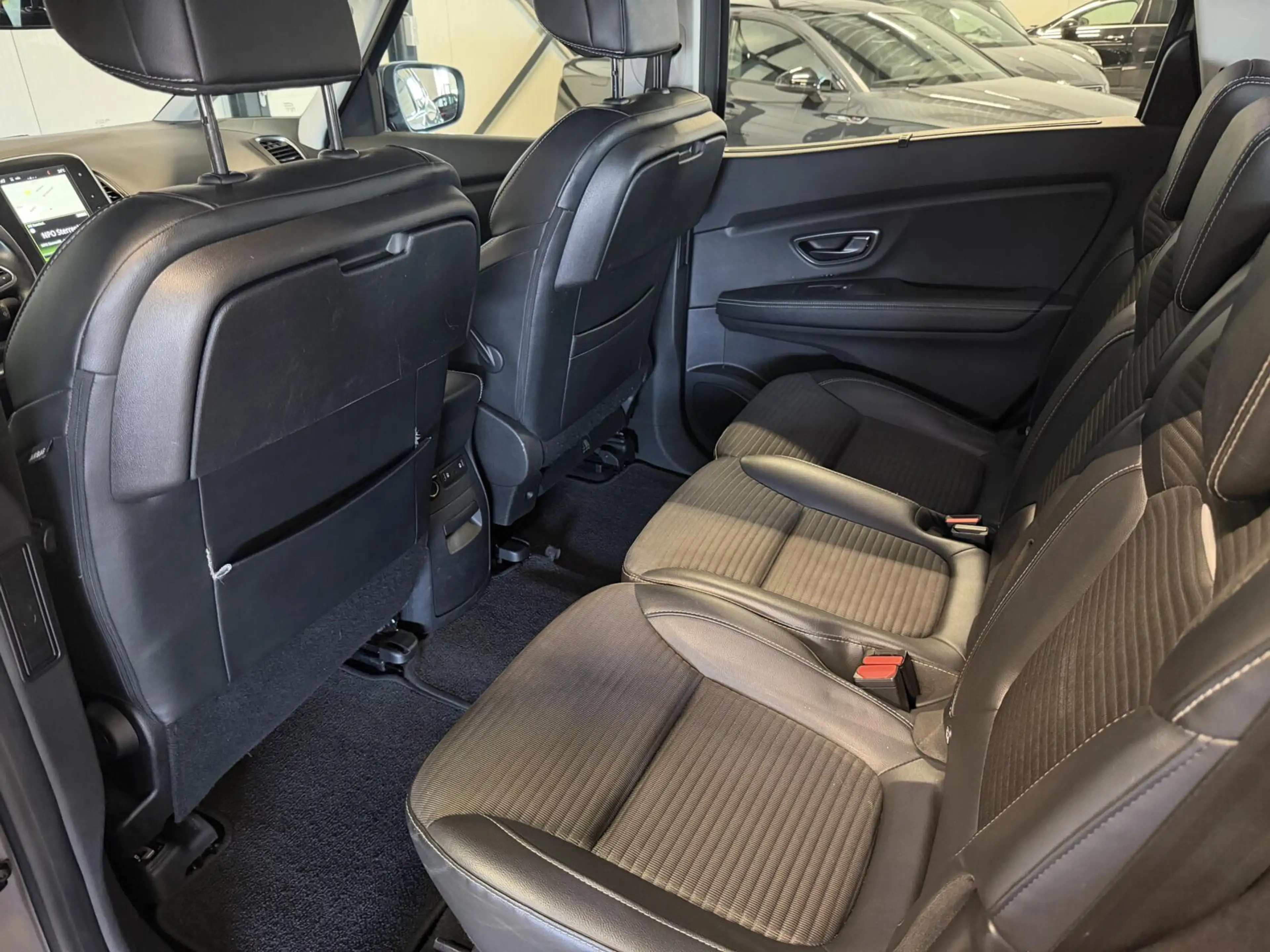 Renault Grand Scenic 1.2 TCe Intens 7 Persoons Cruise Navi — photo 32