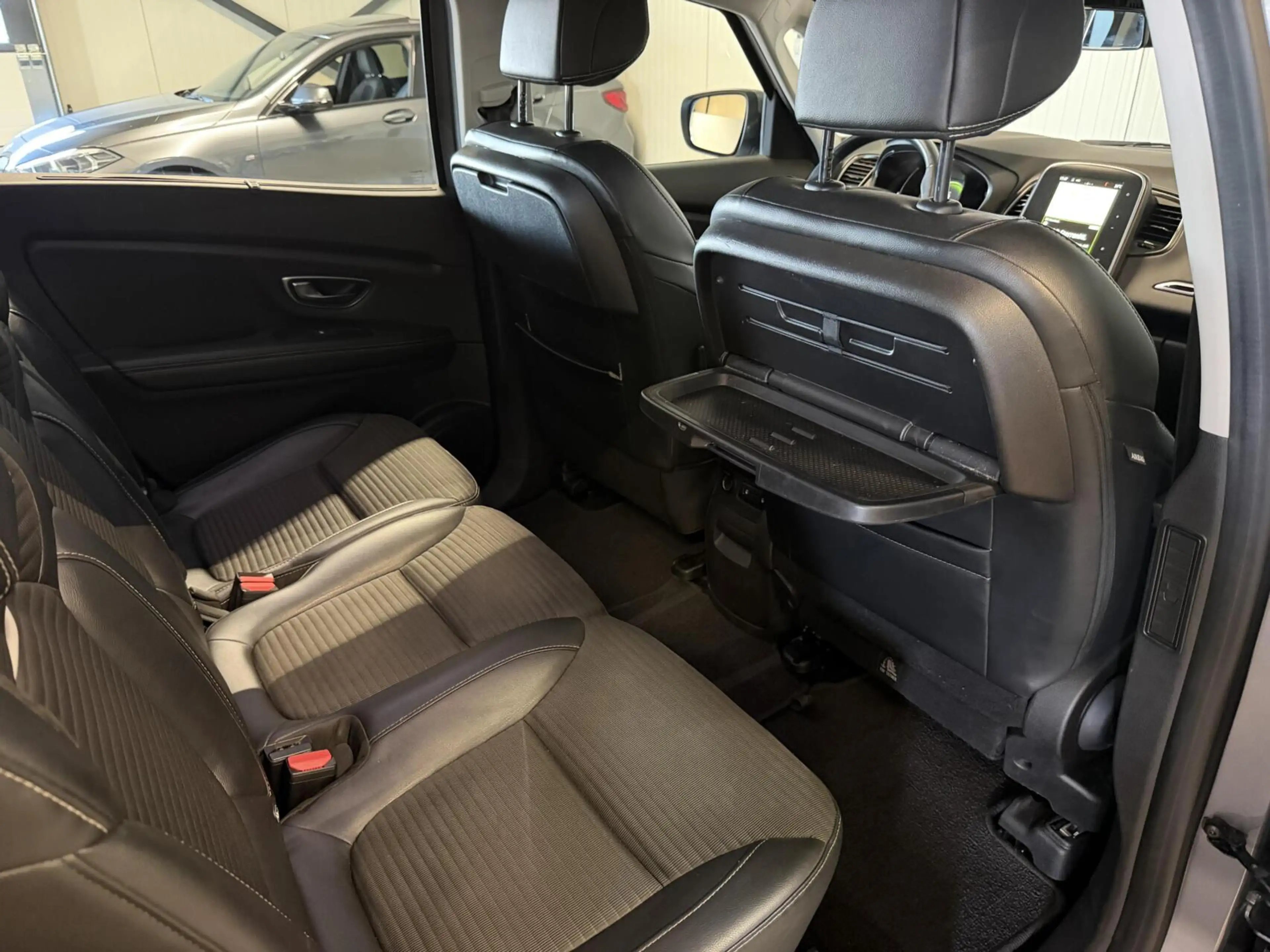 Renault Grand Scenic 1.2 TCe Intens 7 Persoons Cruise Navi — photo 36