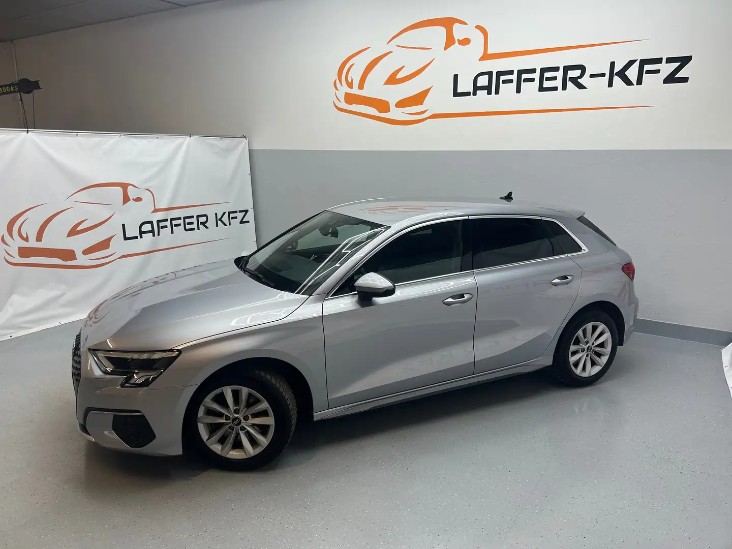 Audi A3 30 TFSI APP LED TEMP KLIMAAUTO Gris - 2