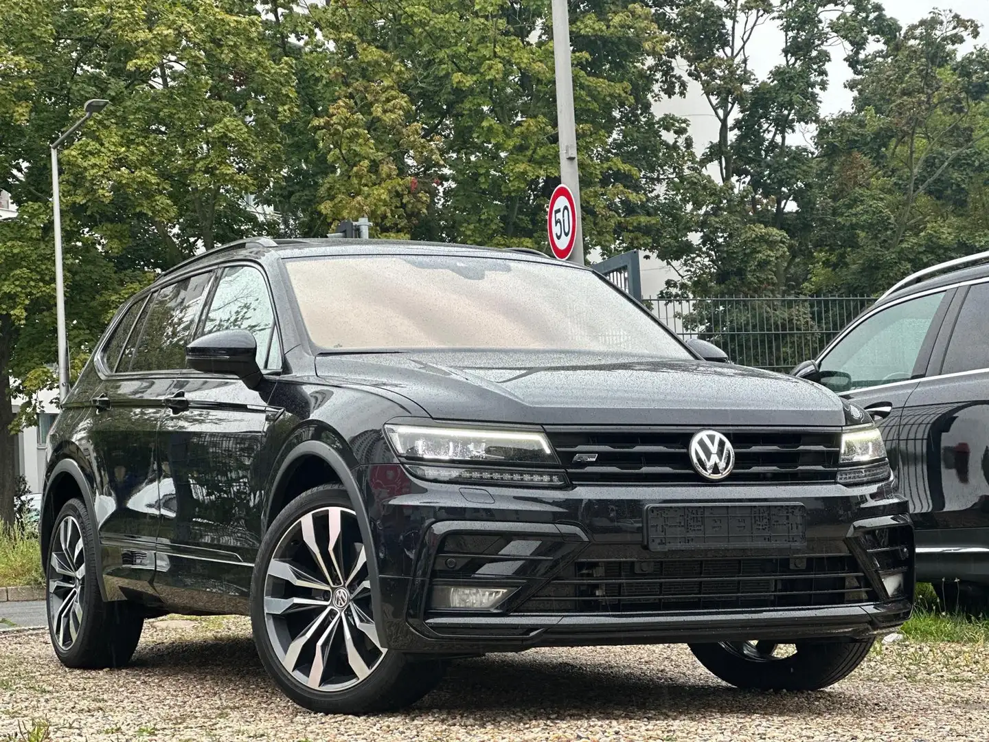 Volkswagen Tiguan Allspace R-line/4Motion/Pano/7-S/Dynadio/Memory Schwarz - 1