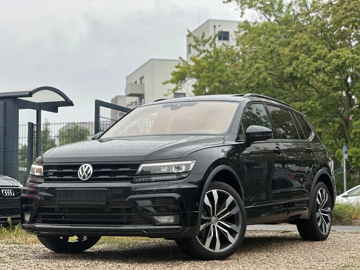 Volkswagen Tiguan Allspace R-line/4Motion/Pano/7-S/Dynadio/Memory Schwarz - 2