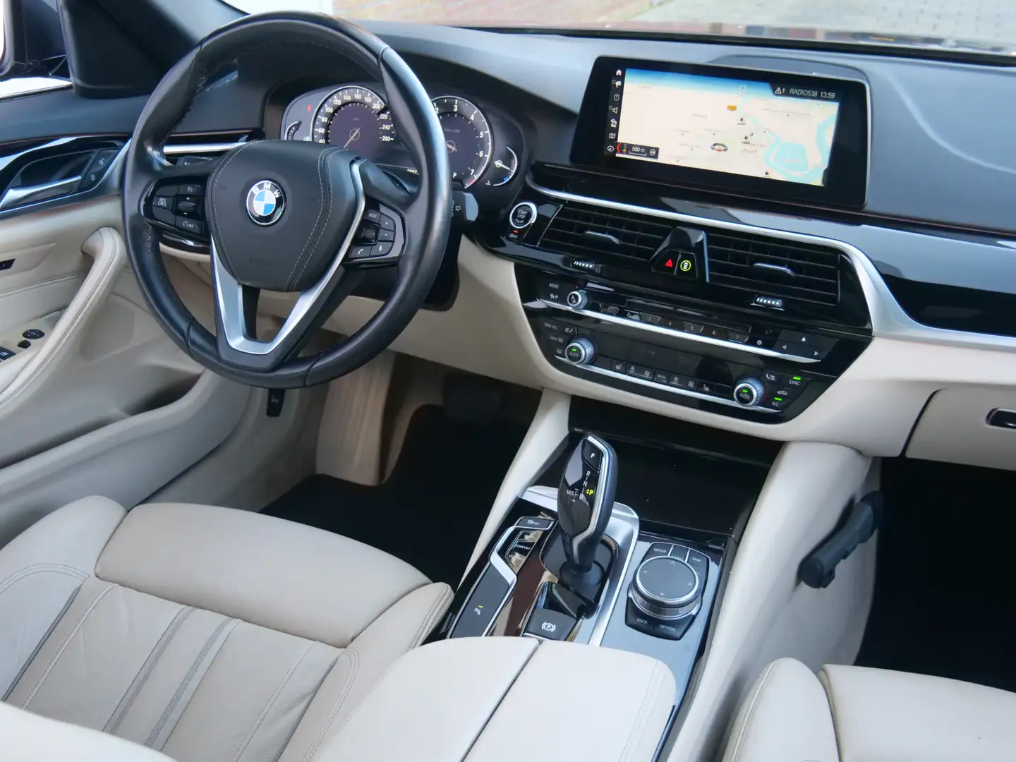 BMW 520 5-serie Touring 520i 184pk Corporate Lease High Ex Grijs - 2