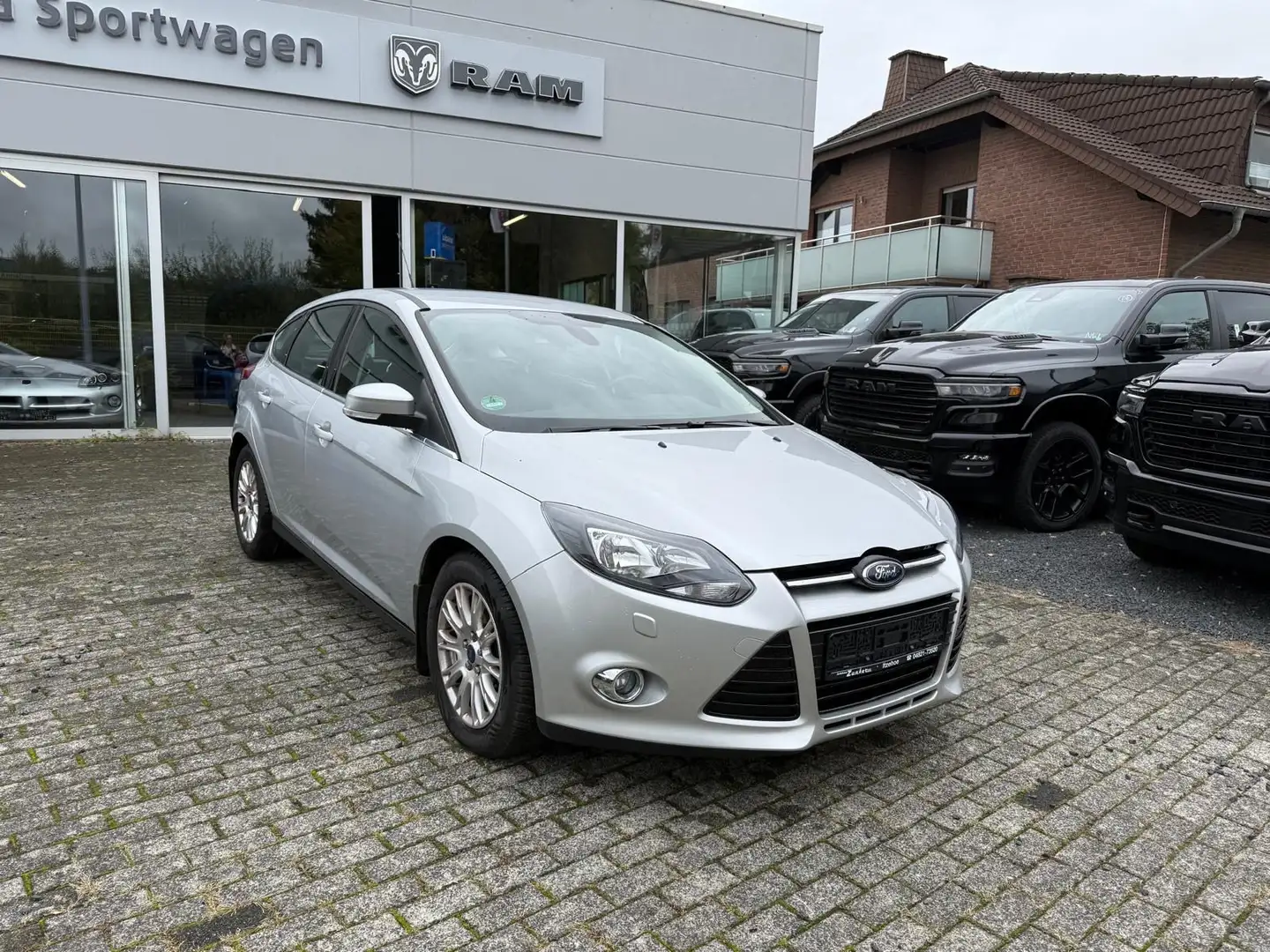 Ford Focus Lim. Titanium*1.Hand*33Tkm* Argent - 1