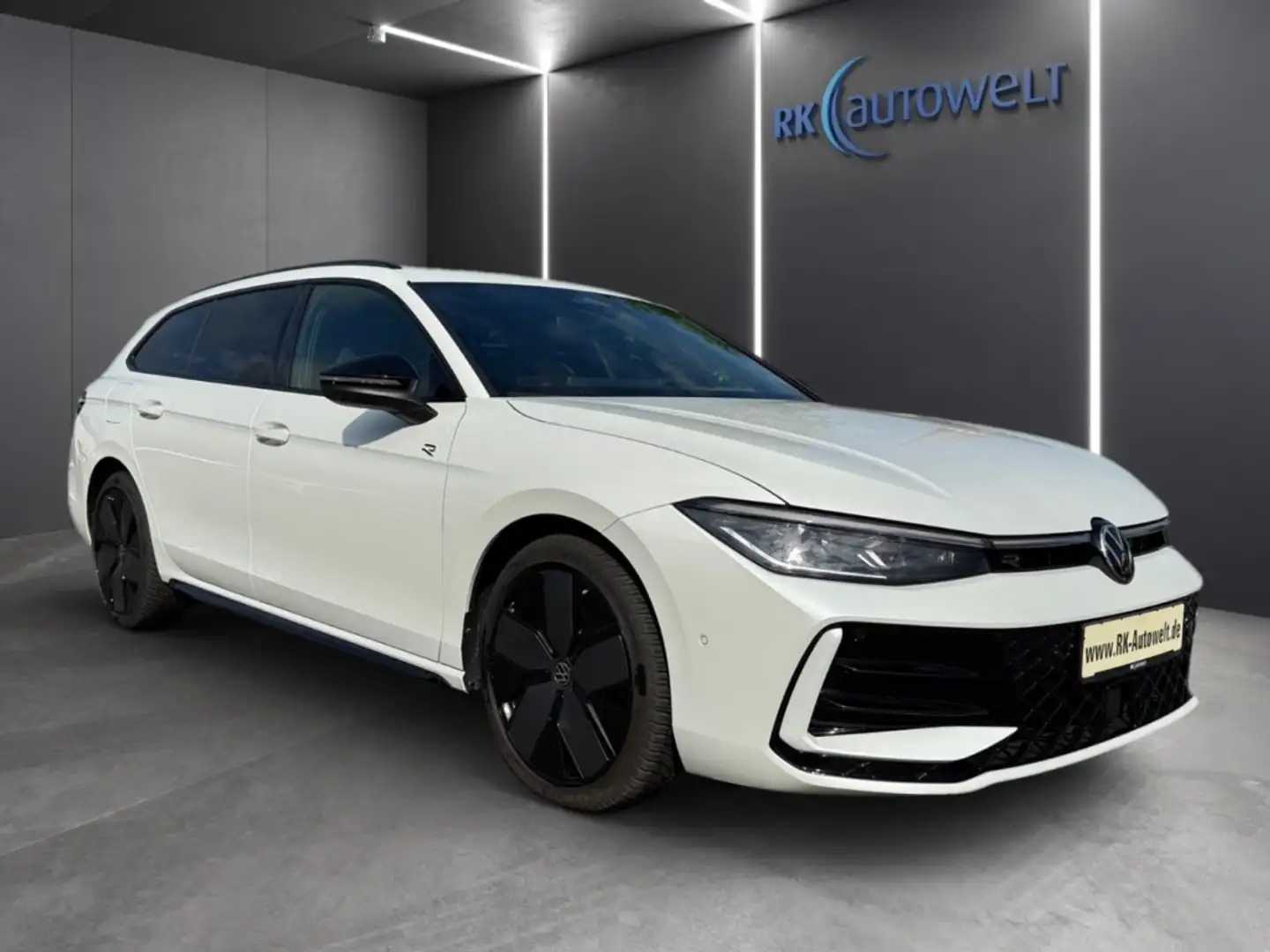 Volkswagen Passat Variant R-Line 2.0 TDI DSG neues Modell IQ Light Discover Weiß - 2