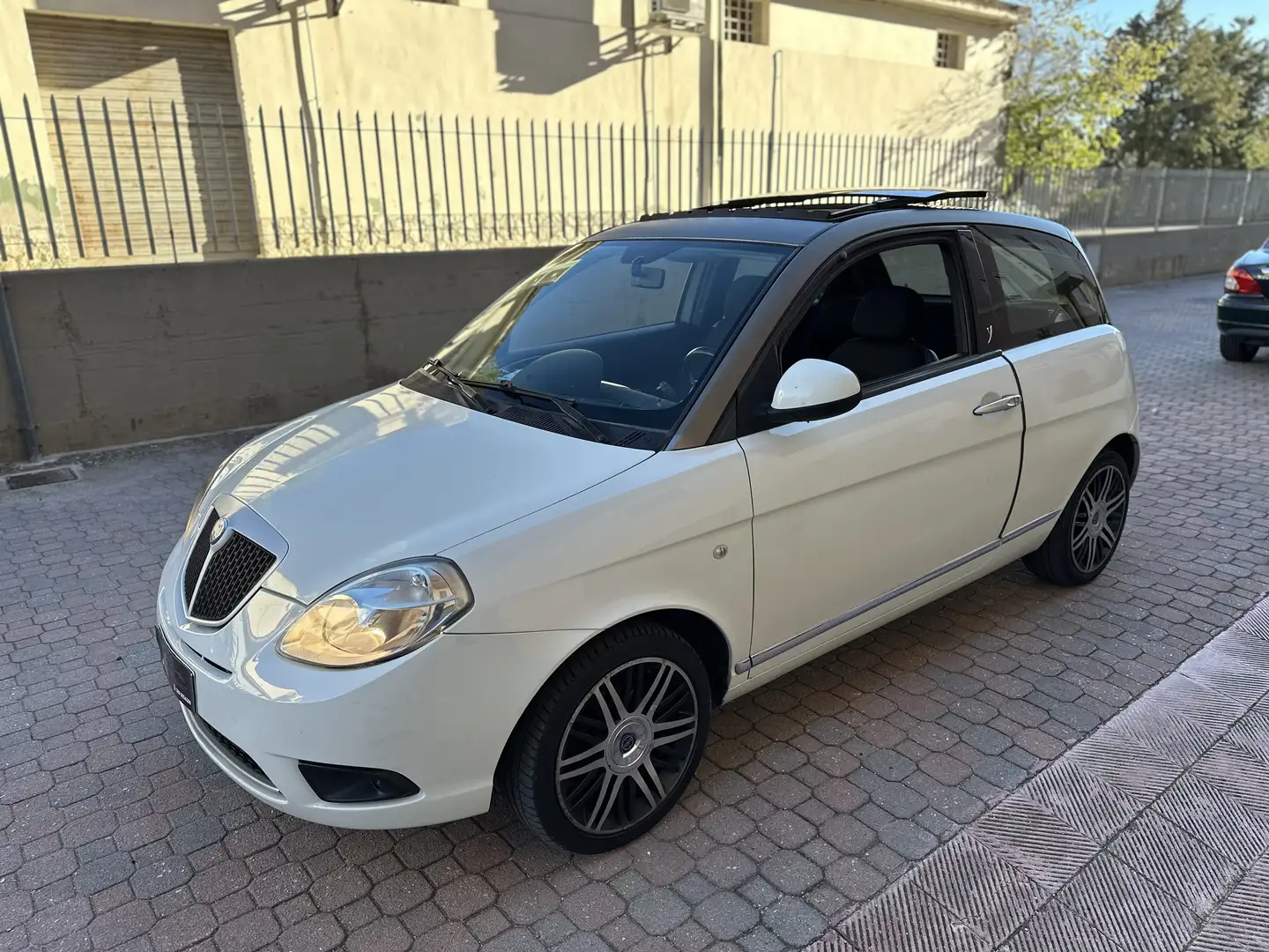 Lancia Ypsilon 1.3 mjt EURO4 Platino-TETTO PANORAMICO-NEOPATENTAT Bianco - 1