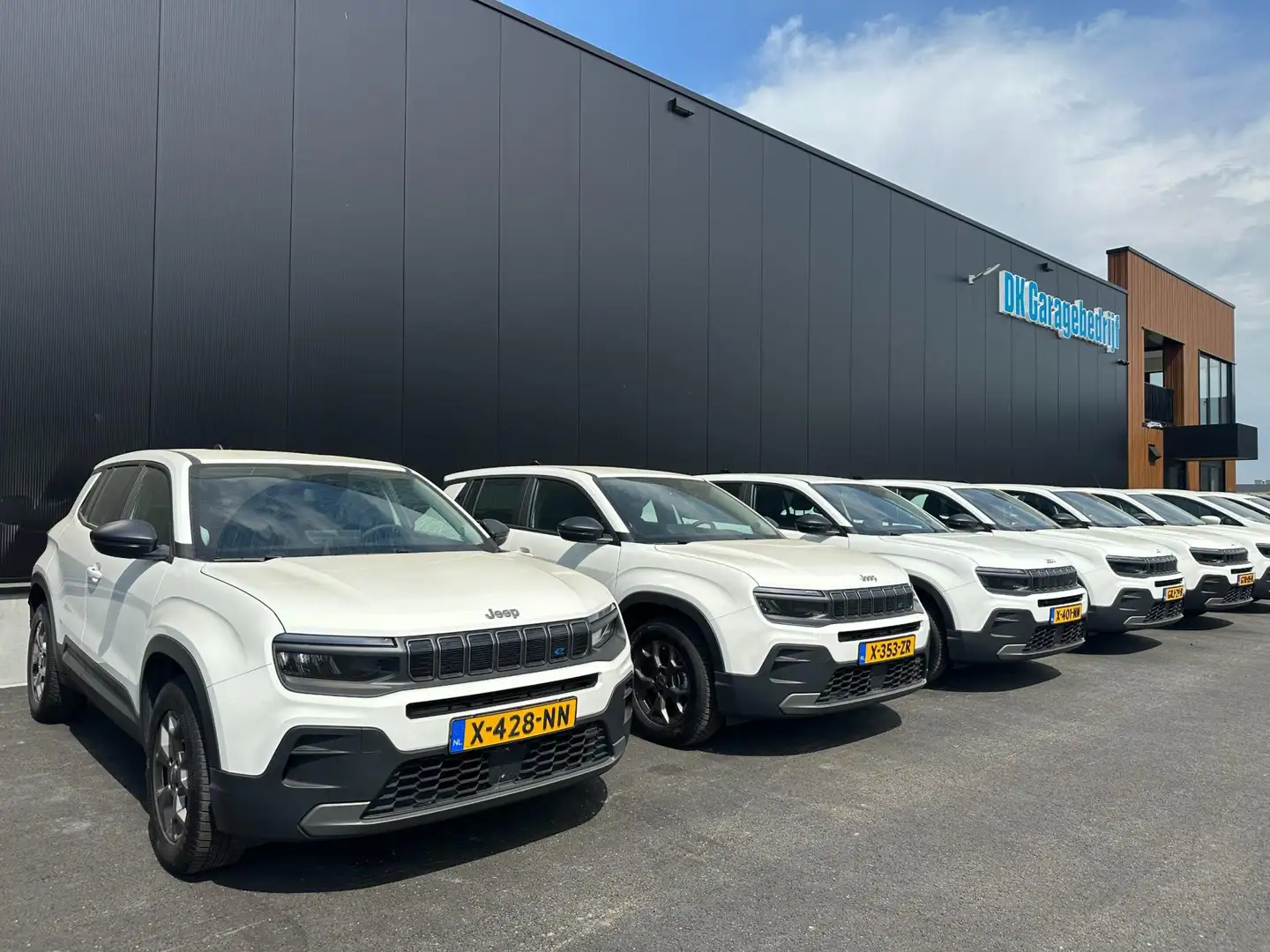 Jeep Avenger Longitude 54 kWh 12 STUKS |385WLTP|APPLE CARPLAY|A Wit - 2