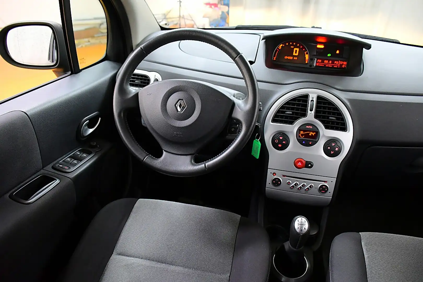 Renault Modus Dynamique 1,2 16V Hi Flex Schwarz - 2