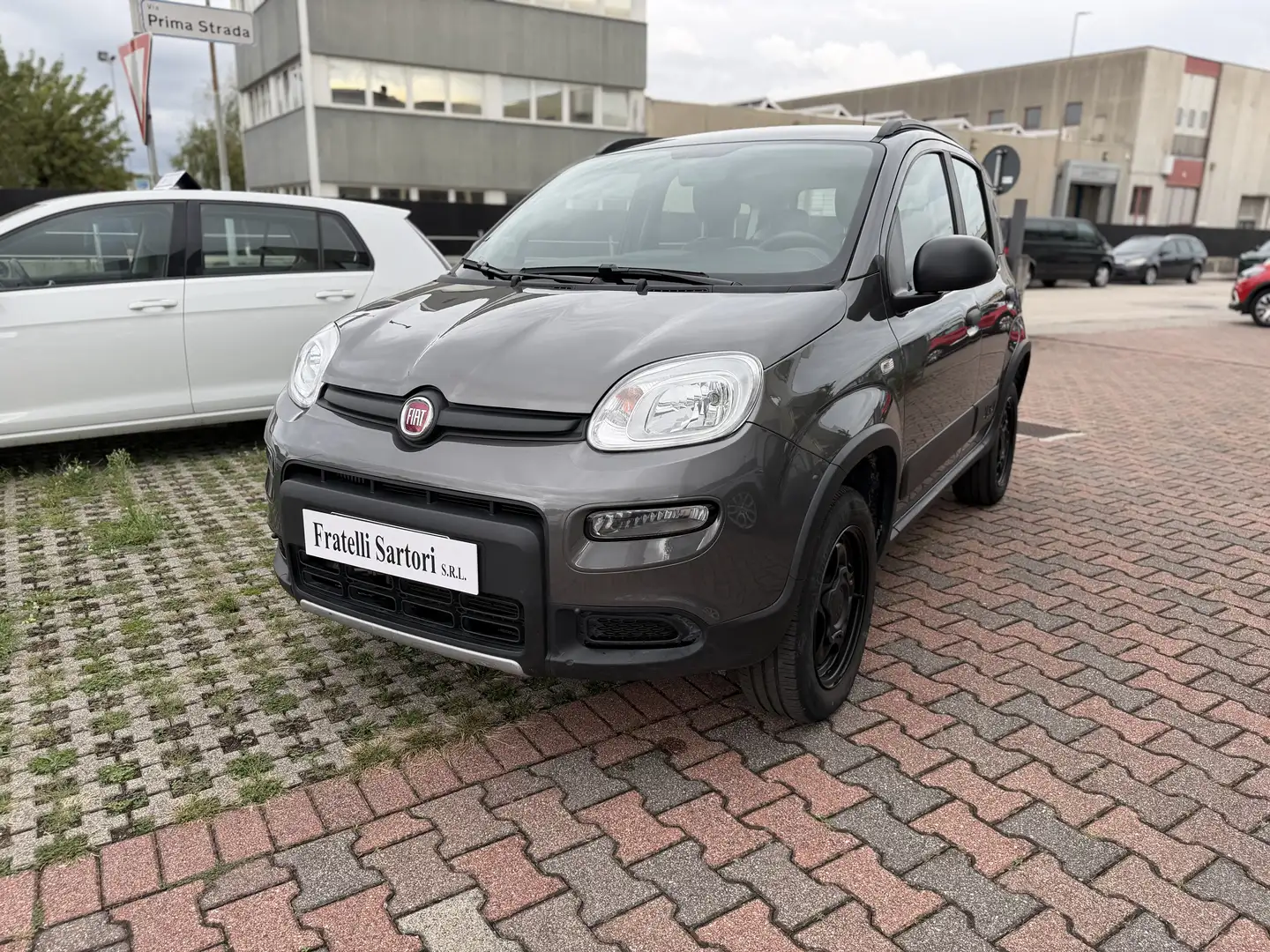 Fiat Panda Panda 0.9 t.air t. Wild 4x4 s Grijs - 2