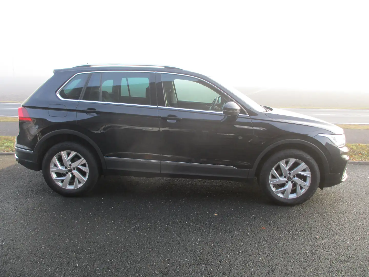 Volkswagen Tiguan Elegance 4Motion Schwarz - 2