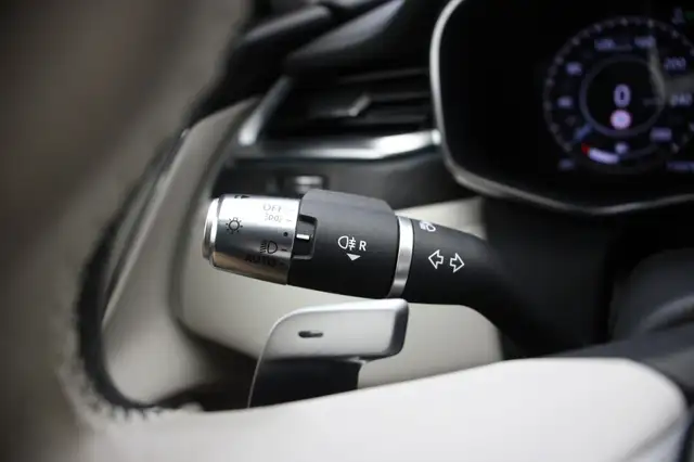 Jaguar XF view 27