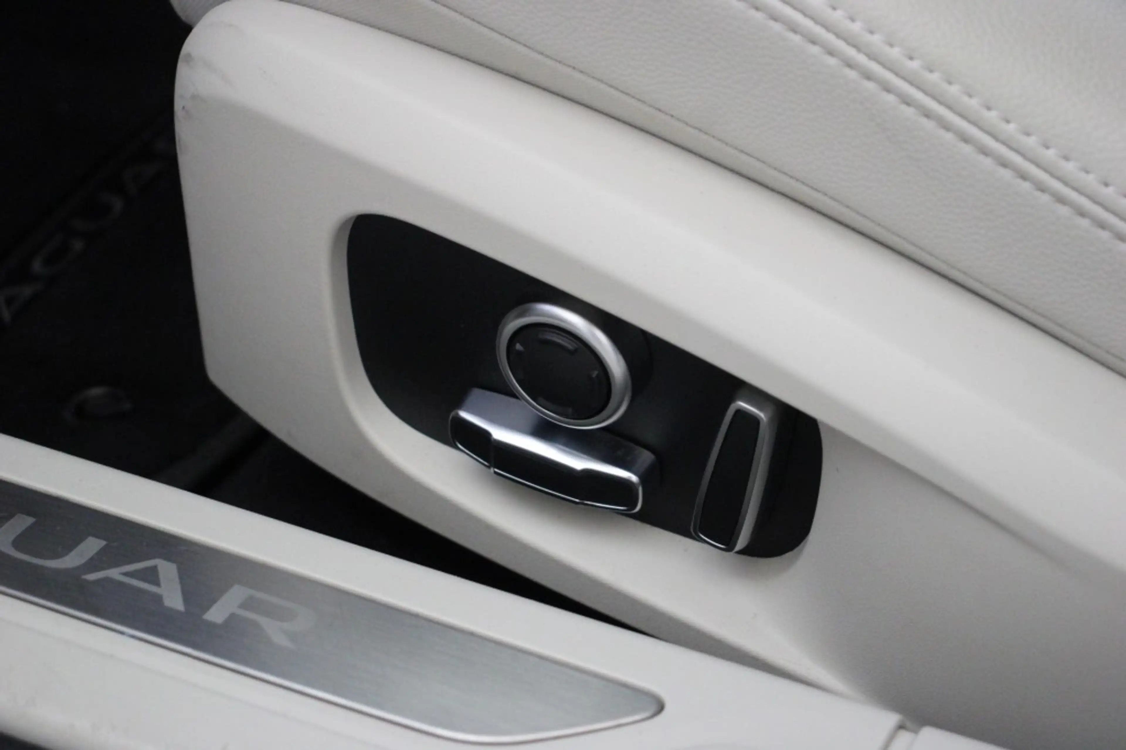 Jaguar XF Sedan 2.0 D200 R-Dynamic S Automaat - Digitaal Coc — photo 12