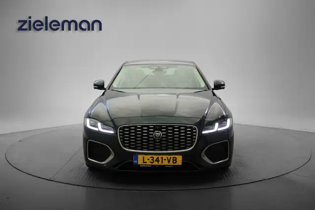Jaguar XF view 18