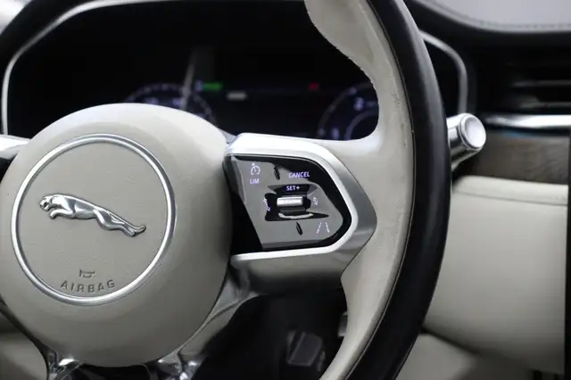 Jaguar XF view 26
