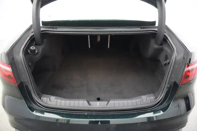 Jaguar XF view 14